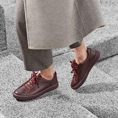 clarks aubergine