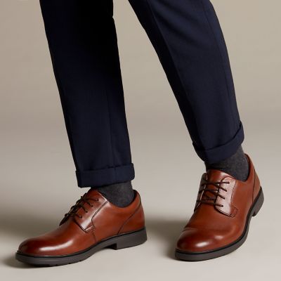 un tailor tie clarks