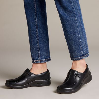 clarks un loop black