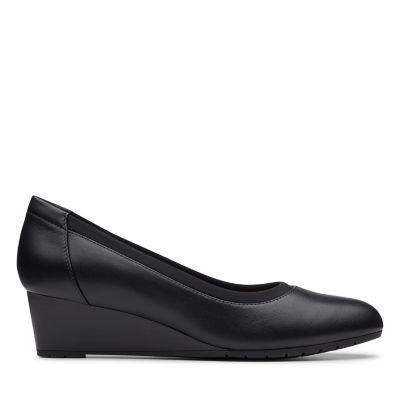 clarks black leather pumps