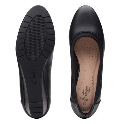 clarks collection women's mallory berry pumps