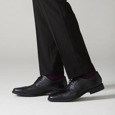 clarks wingtip black