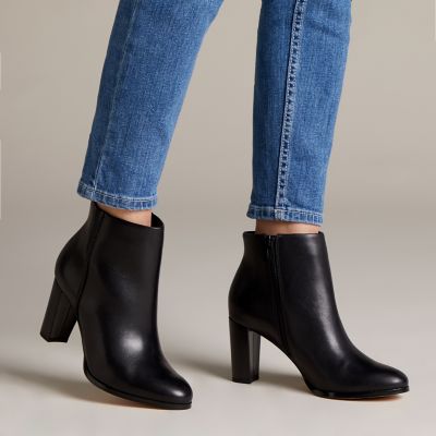 clarks black bootie