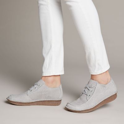 clarks funny dream grey