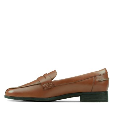 clarks tan loafers
