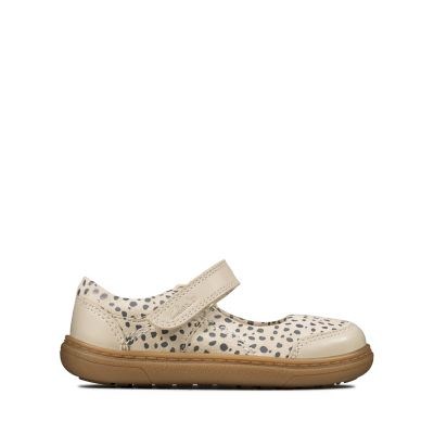 clarks soft sole baby shoes