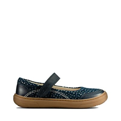 clarks girls slip on shoes