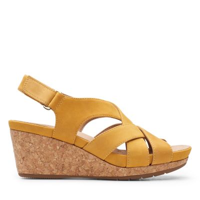 clarks tan wedges