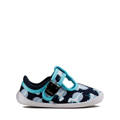 clarks girls canvas shoes