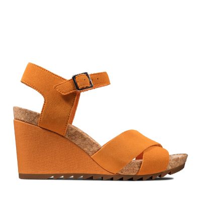 clarks tan wedges