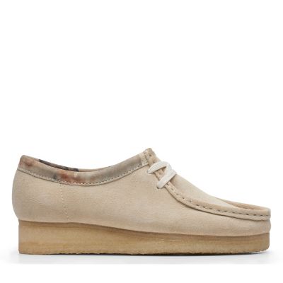 clarks wallabees off white