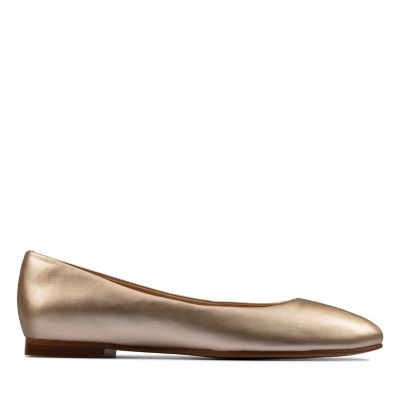 clarks gold pumps