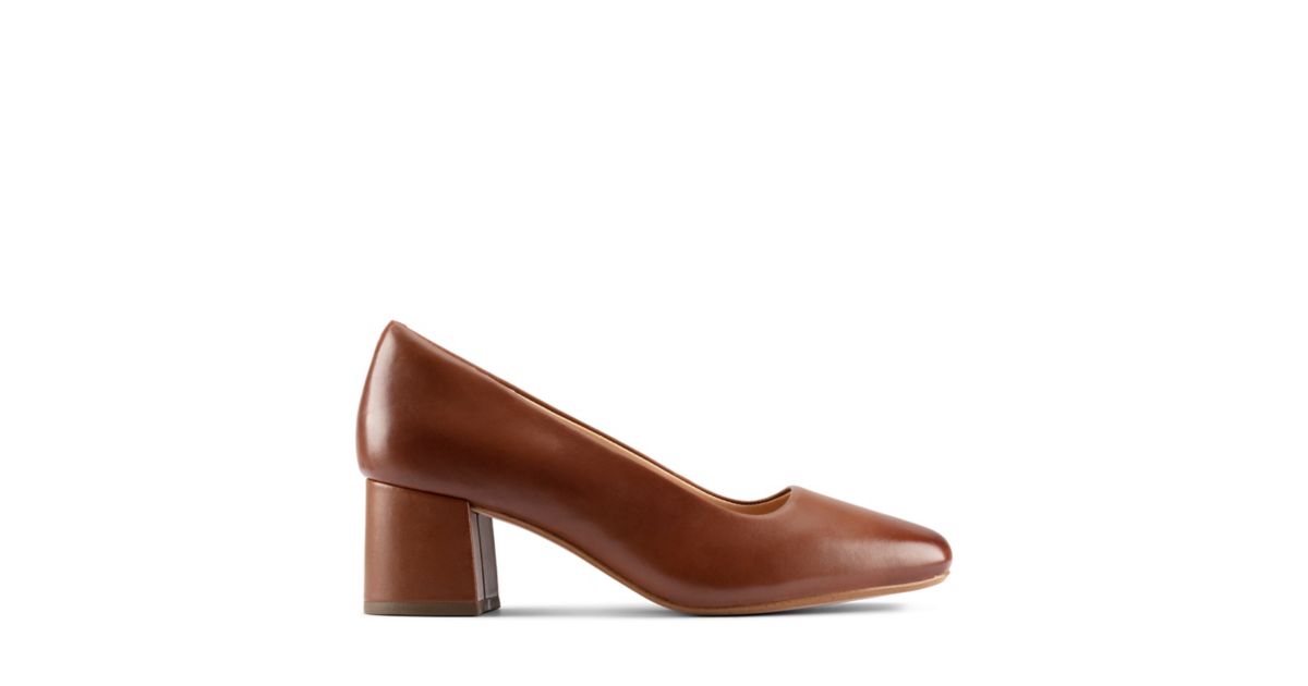 clarks ladies tan shoes