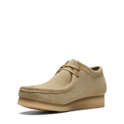 clarks wallabee low maple