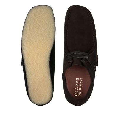 clarks wallabees black gum sole