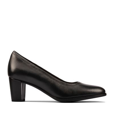 clarks low heel pumps