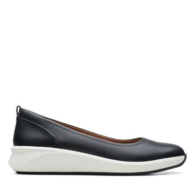 clarks ladies black shoes