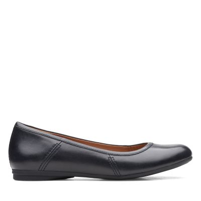 clarks ladies black shoes