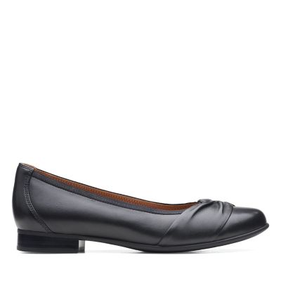 clarks ladies flat shoes