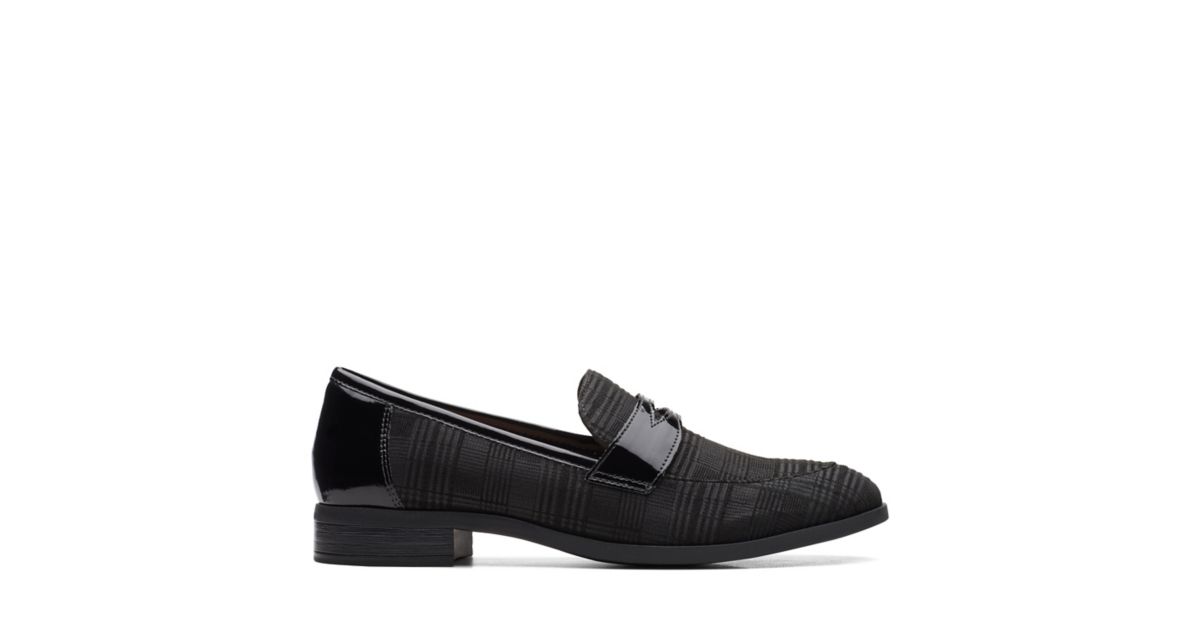 clarks women's trish driving style loafer