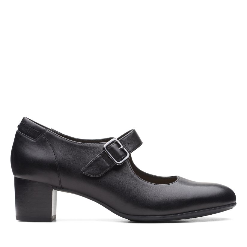 Clarks Linnae Walk Leather Shoes in Black