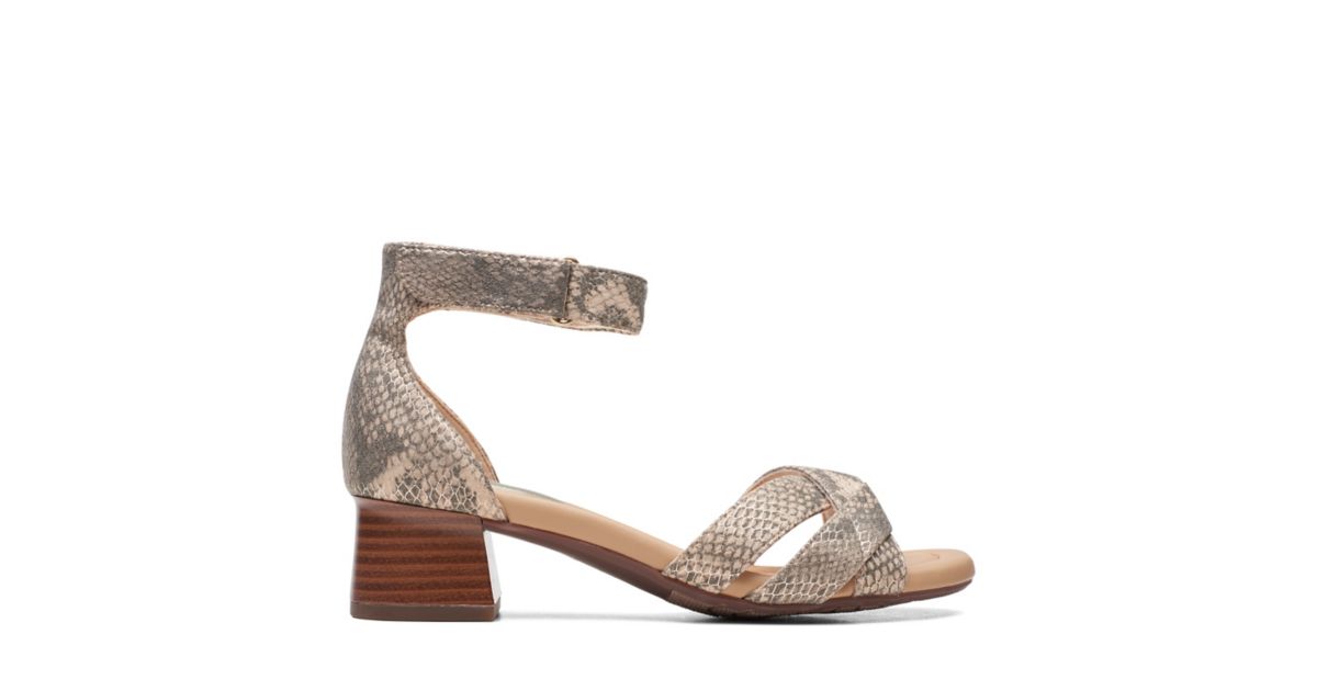 clarks adriel lily bootie
