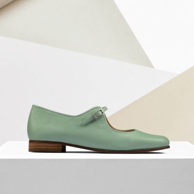 ladies smart trainers for work