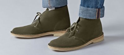 clarks desert boots on feet