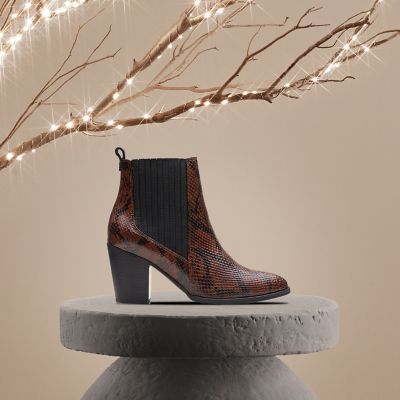 clarks boots online