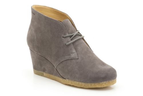 clarks yarra desert boots