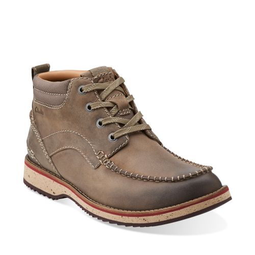 clarks brown chukka