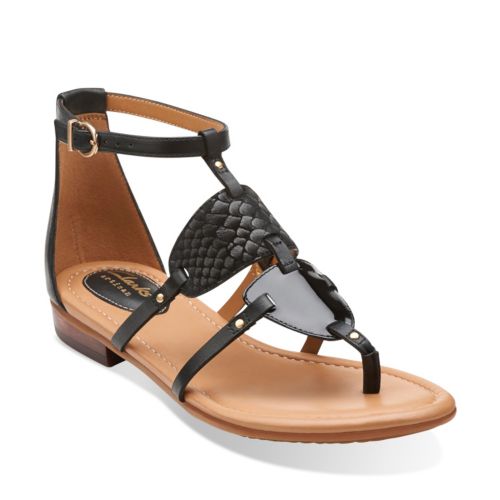 https://clarks.scene7.com/is/image/clarks/26106008_A?wid=500&hei=500