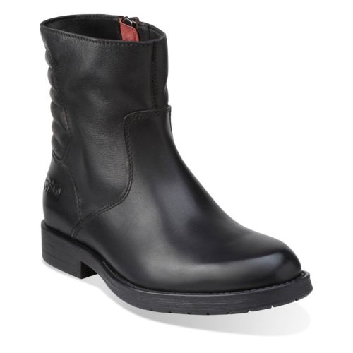 https://clarks.scene7.com/is/image/clarks/26109473_A?wid=500&hei=500