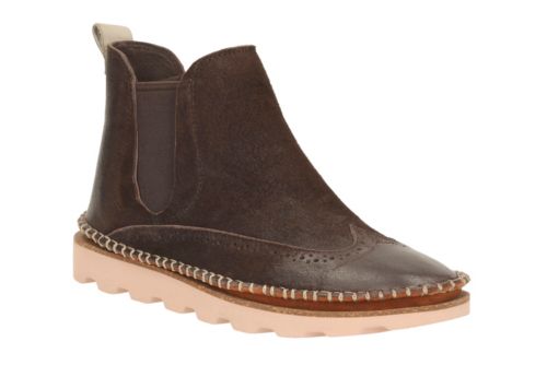 the bay clarks boots