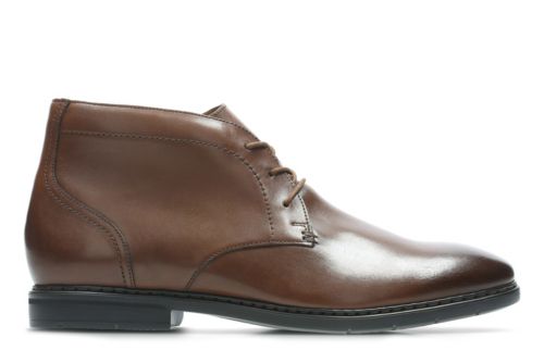 clarks banbury mid chukka boot