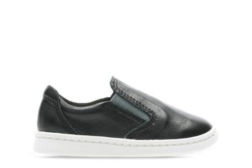 clarks outlet boys trainers