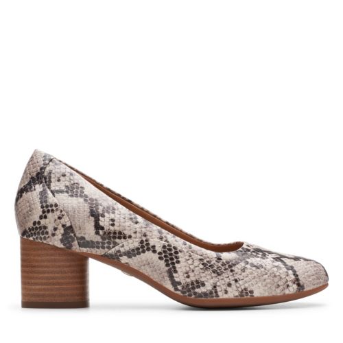 clarks block heel court shoes