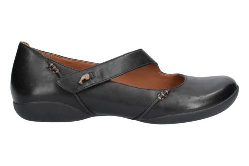 clarks felicia plum black