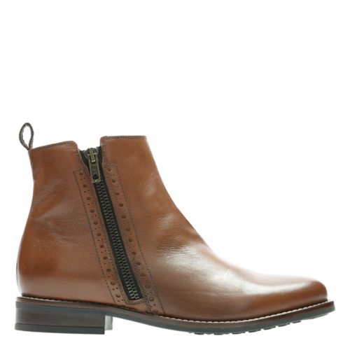 clarks boots outlet