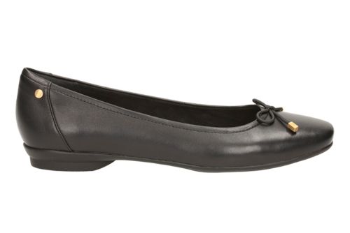 clarks black flat shoes women's
