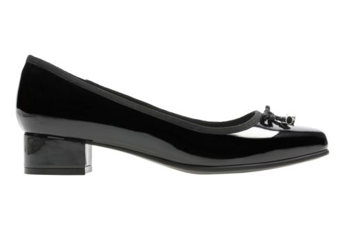 clarks outlet wide fit