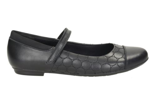 clarks outlet boys trainers