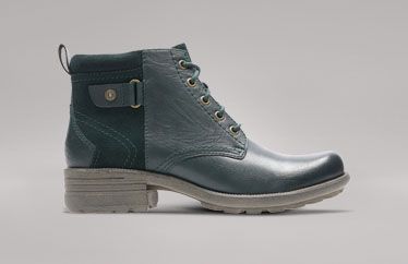 clarks womens boots outlet